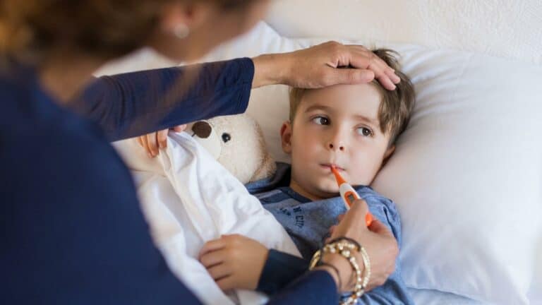 כמה זמן נמשך חום ויראלי אצל ילדים