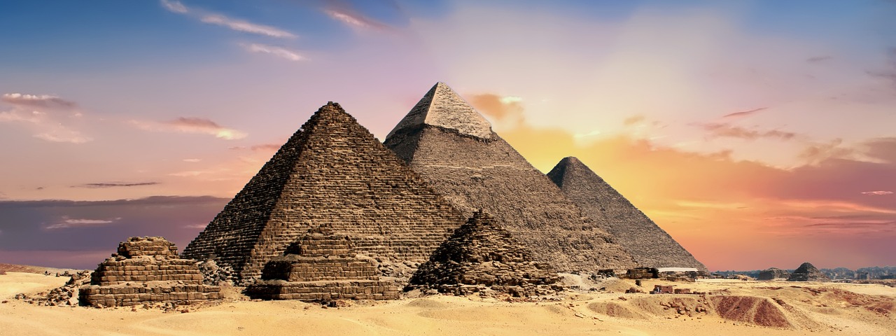כמה זמן היו בני ישראל עבדים במצרים?