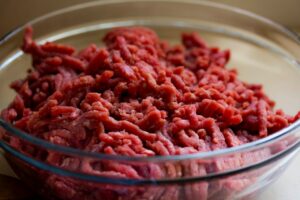 אם אינכם מתכננים לבשל בשר טחון מופשר תוך 1-2 ימים, ניתן להקפיא אותו מחדש בבטחה.