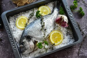 שמירת דגים מופשרים במקרר